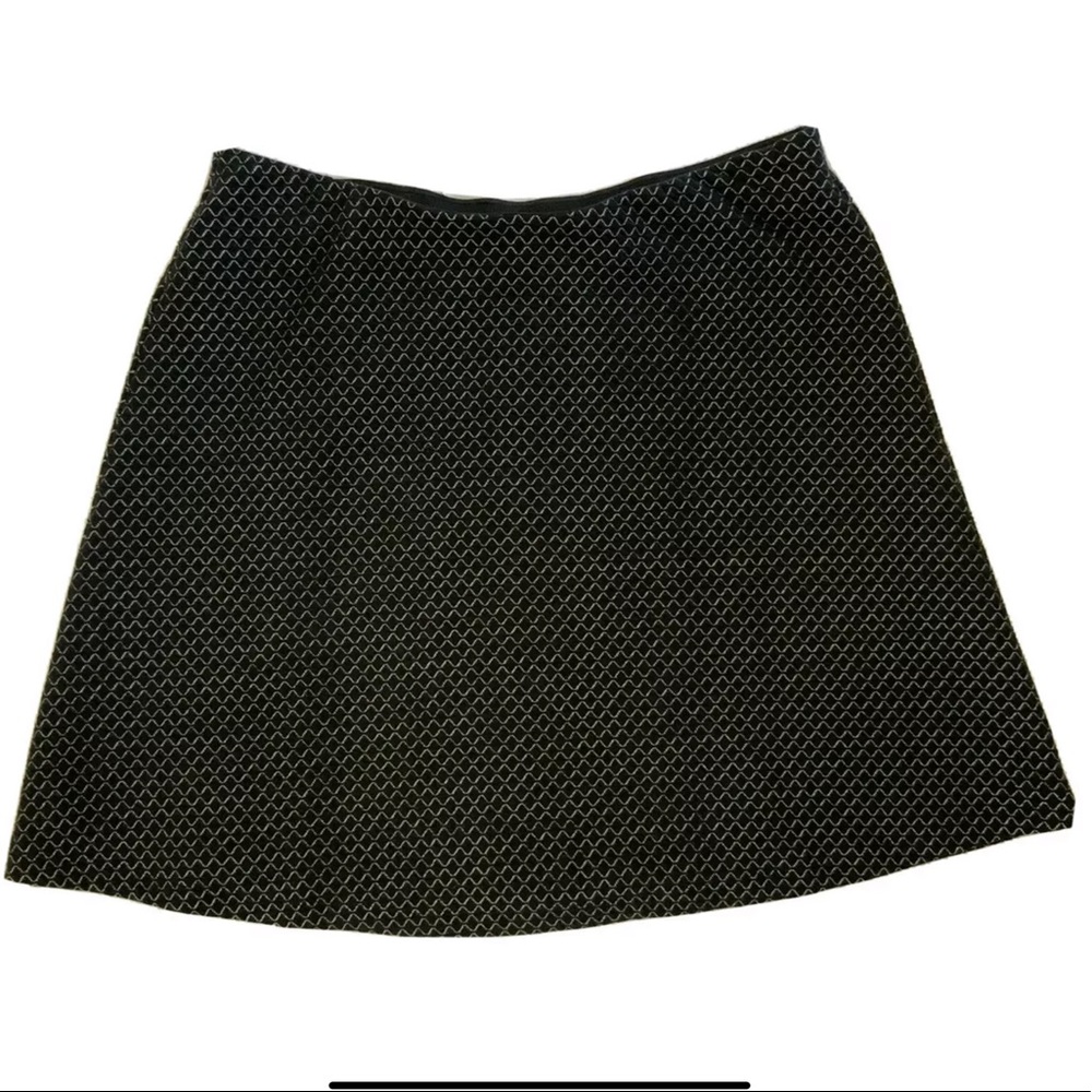 Loft A Line Skirt Black White 
Eastic Stretch Waistband Sz Med
New With/out Tags